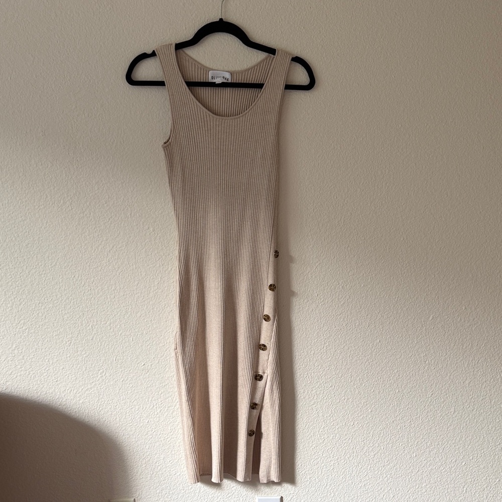 Olive & Oak Beige Ribbed Midi Dress